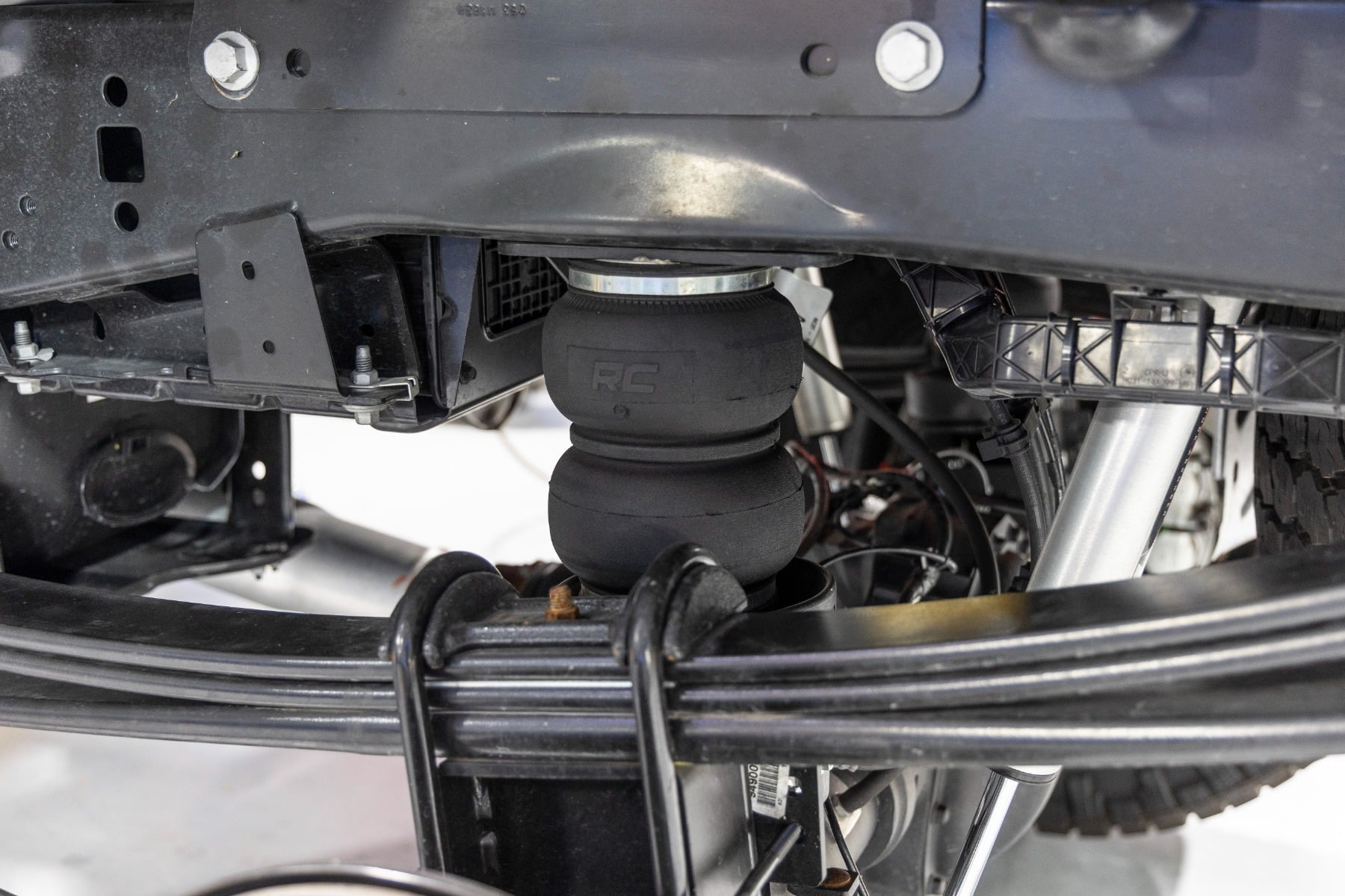 Air Spring Kit w/compressor | Wireless Controller | Ford F-250/F-350 Super Duty (17-26)