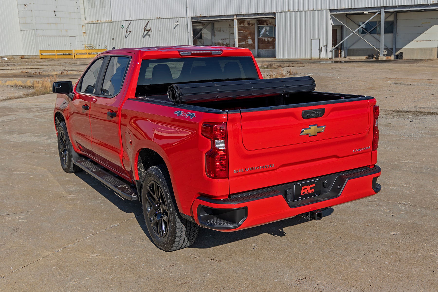 Hard Roll Up Bed Cover | 5'10" Bed | Chevy/GMC Sierra 1500 (19-26)/Silverado 1500 (19-26)