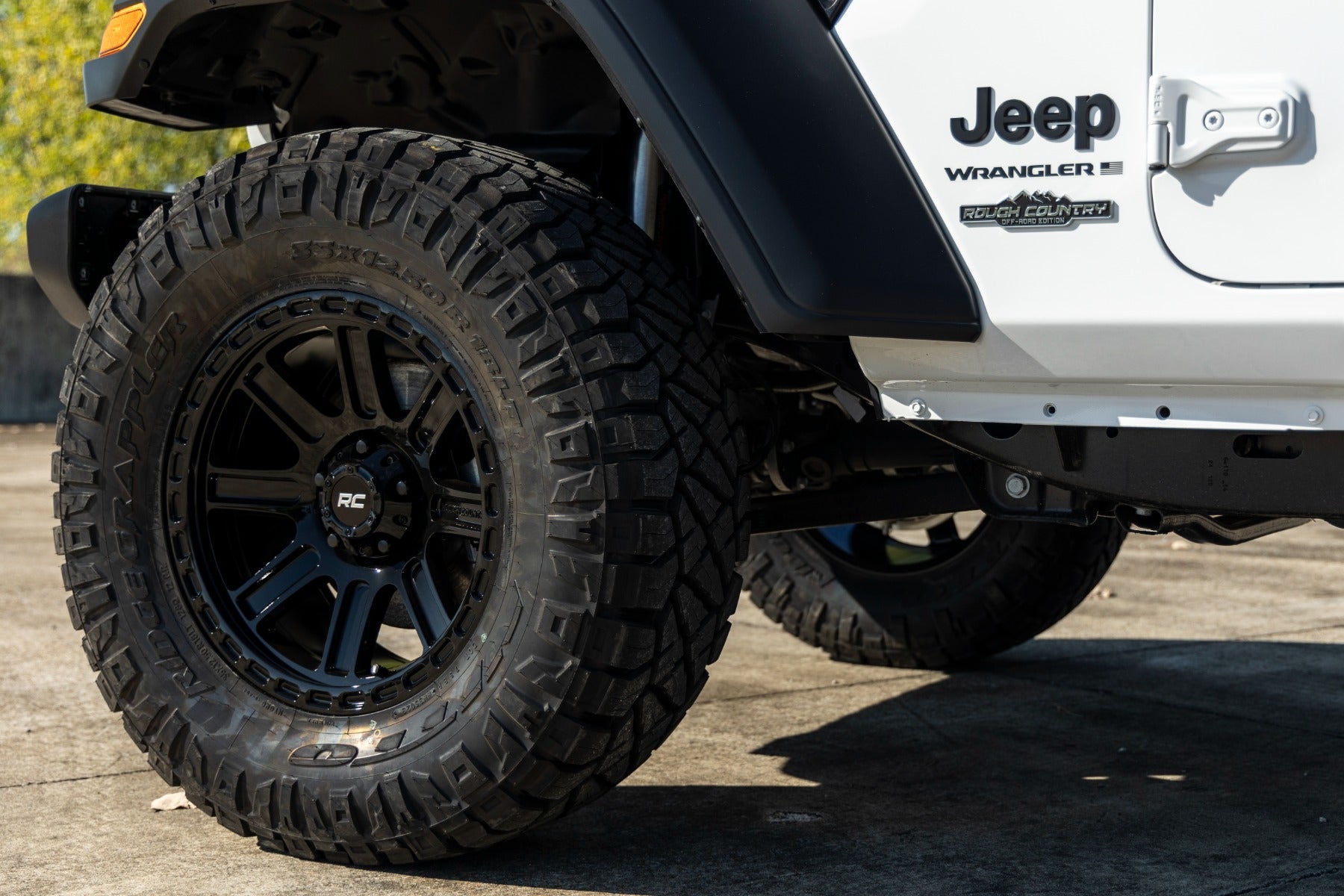 Rough Country 84 Series Wheel | Gloss Black | 18x8.5 | 5x5 | +0mm